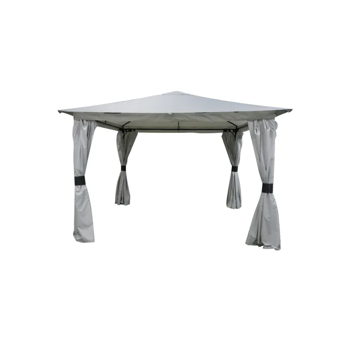 Het sahara paviljoen heeft zijwanden die vastgebonden kunnen worden aan de palen. Verder heeft het dak een 35 centimeter uitsteek over de palen. Dit zorgt voor de 3.30x3.30 maat.